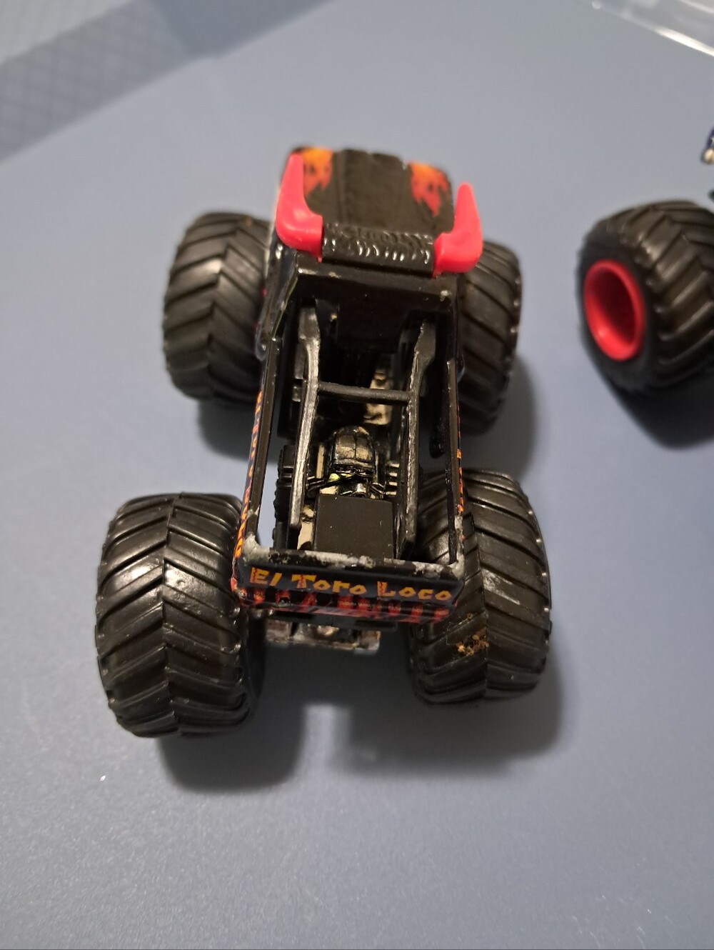 Hot Wheels Monster Jam "El Toro Loco" Star stripes Monster Truck Set Loose. - Picture 8 of 8